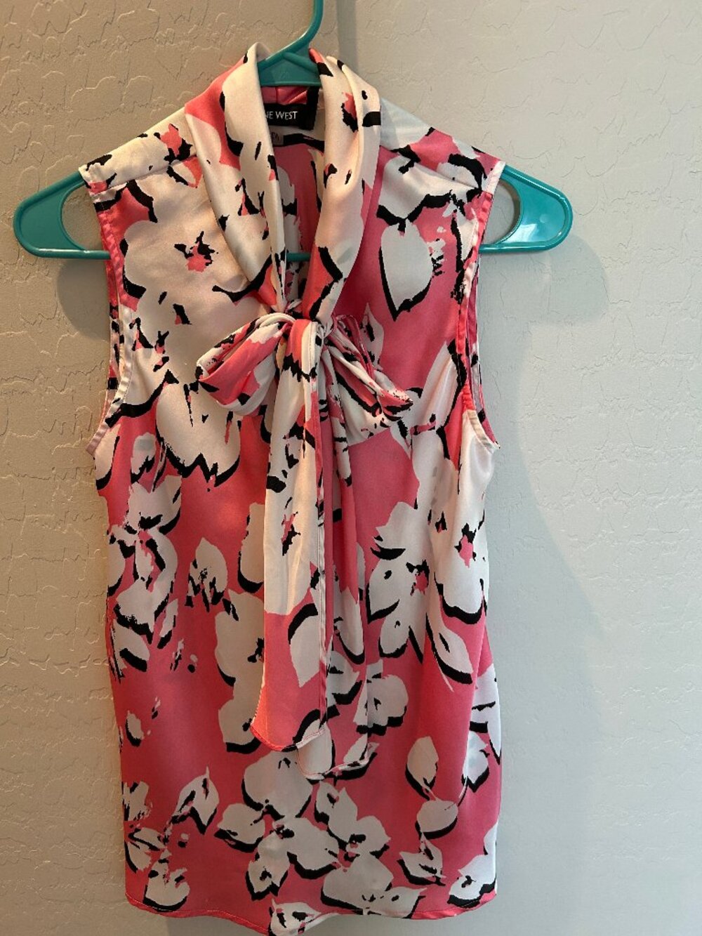 NINE WEST - SLEEVELESS WOMEN'S BLOUSE - PINK BLACK & WHITE – Size Medium